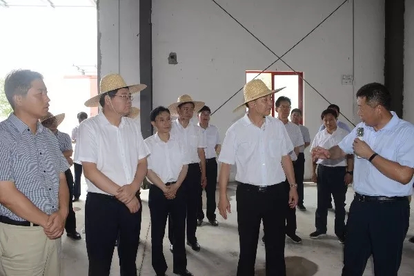 1599029221885421.jpg 18年黃曉武調(diào)研.webp.jpg